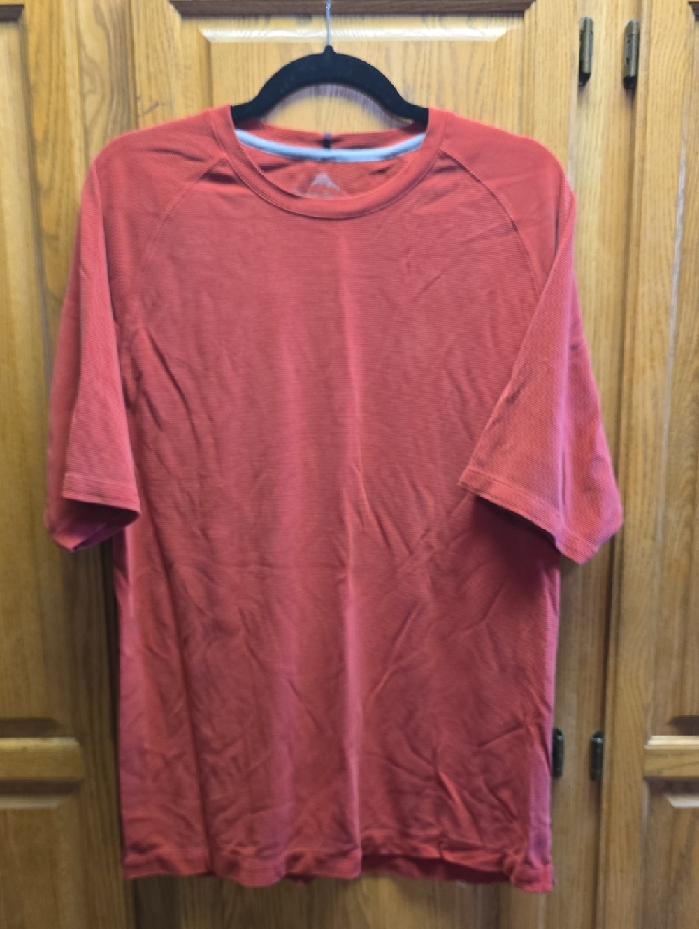 Men's Short Sleeve Crew Neck Shirt - Red Striped Texture